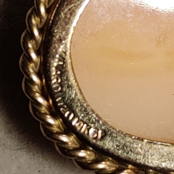 Antique RARE left facing 14k GF carved shell cameo brooch - Picture 5 of 5